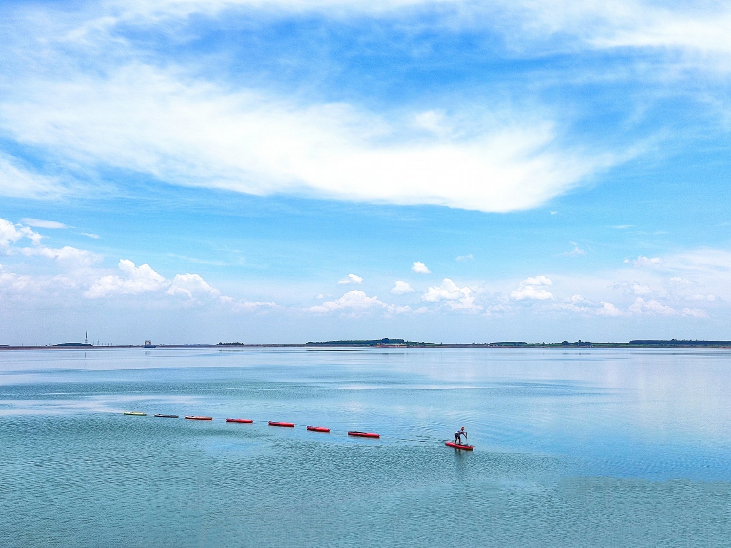 Chèo Sup hồ Trị An